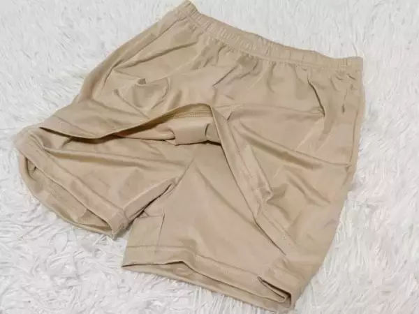 スカートの“Yライン張り付き問題”を解決。3COINSの550円「Yラインカバーパンツ」でシルエットが激変