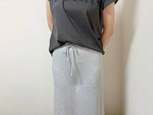 スカートの“Yライン張り付き問題”を解決。3COINSの550円「Yラインカバーパンツ」でシルエットが激変