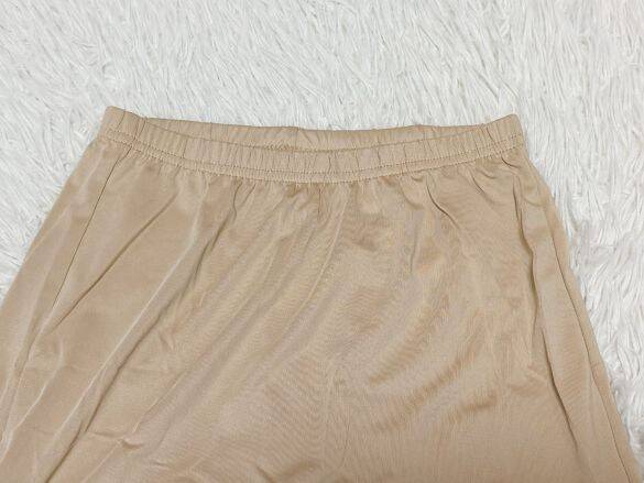 スカートの“Yライン張り付き問題”を解決。3COINSの550円「Yラインカバーパンツ」でシルエットが激変