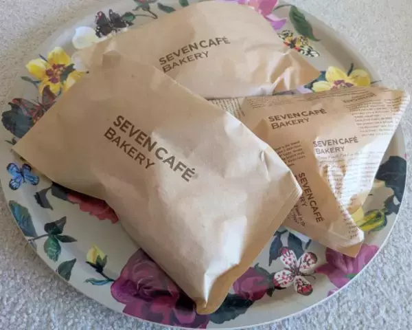 「セブンイレブン、レジ横の「焼き立てパン」はヒットなるか？ドーナツは撤退も…5000店に拡大の計画も」の画像