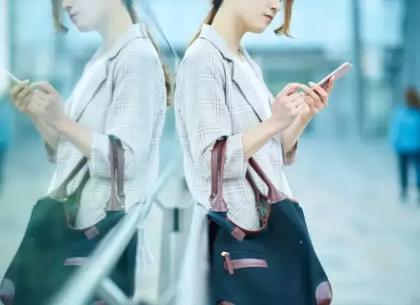 LINEに即レスしちゃダメ？彼氏ができない40歳女性が信じていた“致命的なカン違い”