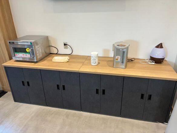駅コンビニでの“ちょい飲み”がコスパ最強すぎた！ ビールサーバーに充実おつまみ「もう居酒屋には戻れない」