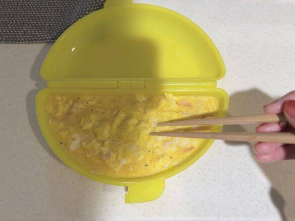 レンジでオムレツが作れるなんて！ ダイソーで220円だけど“確実に元が取れる”、朝の時短の救世主