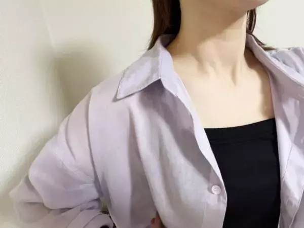 「キャミソールの「谷間・ブラ紐見え問題」を解決！GUの790円インナーがちょうどいい」の画像