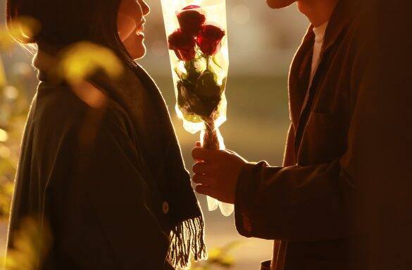 彼からもらったプレゼント、開けて1秒で二股発覚「もはや情けないですよ」／恋愛人気記事BEST