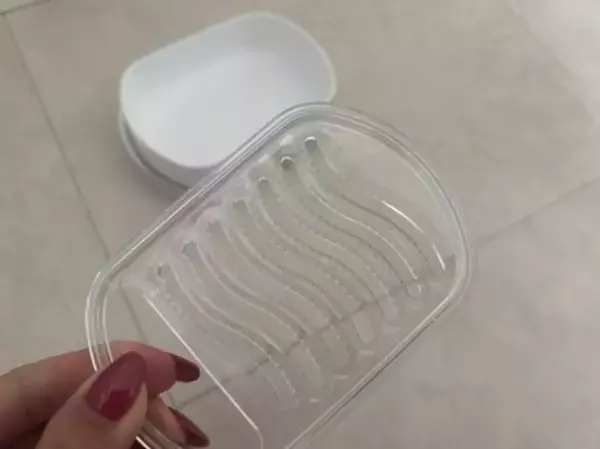 「「もっと早く知りたかった…」小さくなった石けんのイライラ、100均グッズが解決。ダイソーの“削る”発想に感激」の画像