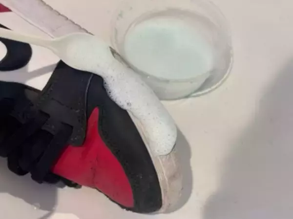 「「もっと早く知りたかった…」小さくなった石けんのイライラ、100均グッズが解決。ダイソーの“削る”発想に感激」の画像