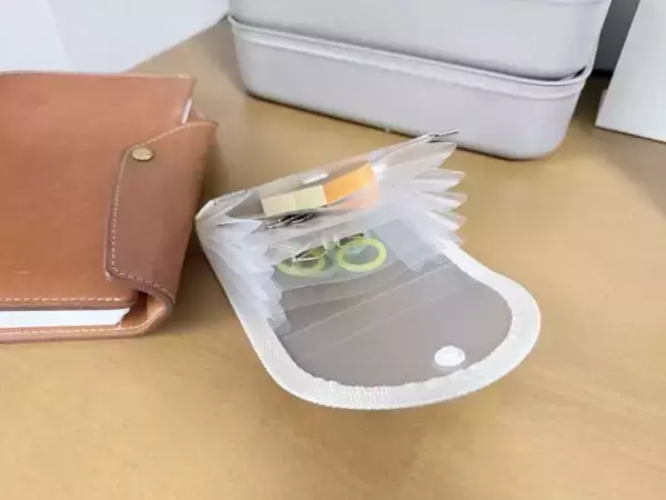 「たった110円で…バッグの中が一気に片付いた！ セリアの“文房具”、使ったら何個も欲しくなる」の画像