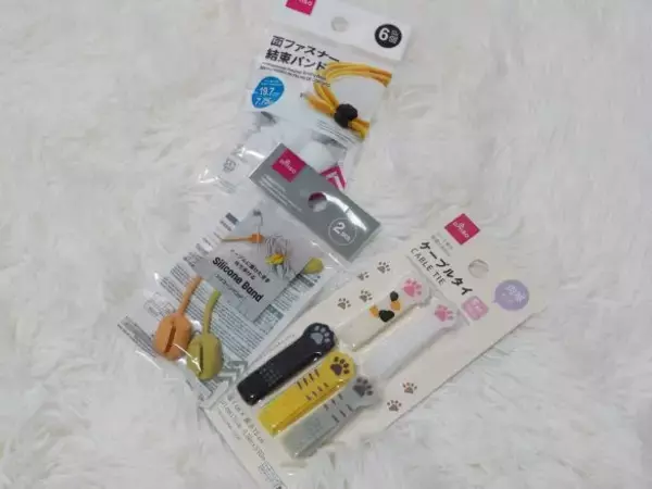 「本当に使える！ダイソー「ケーブルまとめアイテム」3選。グチャグチャだったケーブル収納がスッキリ見違えるように」の画像