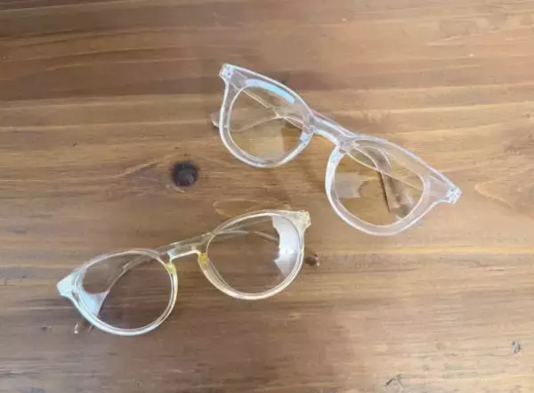 「「100均のサングラスはダサい」は偏見だった…ダイソー220円“調光サングラス”の完成度が想像以上！」の画像