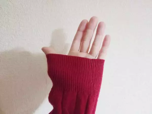 「ラクでかわいい「メンズニット」が女性に人気。体型カバーのはずが“だらしなく見える人”の共通点とは」の画像