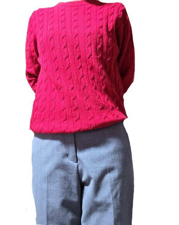 ラクでかわいい「メンズニット」が女性に人気。体型カバーのはずが“だらしなく見える人”の共通点とは