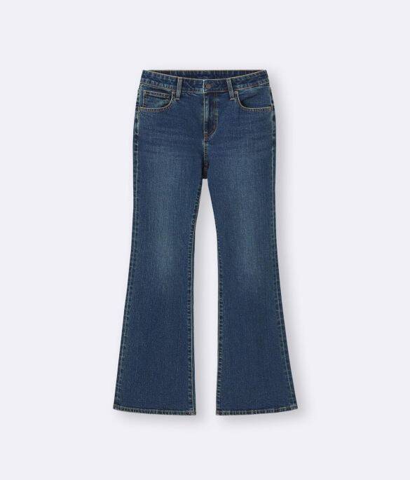 ラクでかわいい「メンズニット」が女性に人気。体型カバーのはずが“だらしなく見える人”の共通点とは