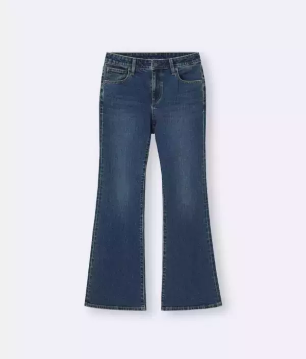 「ラクでかわいい「メンズニット」が女性に人気。体型カバーのはずが“だらしなく見える人”の共通点とは」の画像