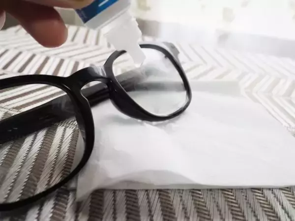 「ダイソー「メガネのくもり止め」3商品を徹底比較！ペン型、液体、クロスタイプ…全部使ってわかったこと」の画像