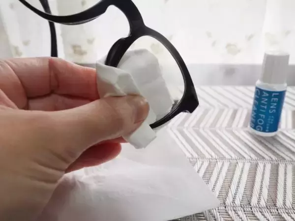 「ダイソー「メガネのくもり止め」3商品を徹底比較！ペン型、液体、クロスタイプ…全部使ってわかったこと」の画像