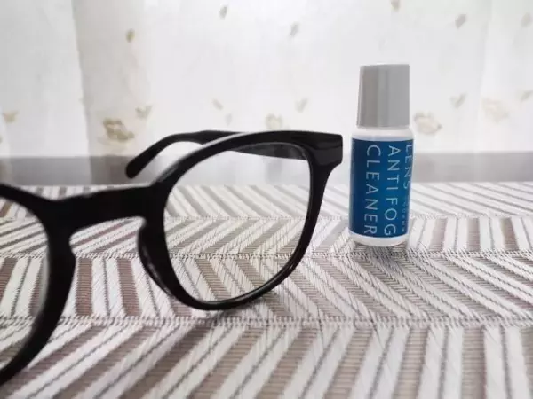 「ダイソー「メガネのくもり止め」3商品を徹底比較！ペン型、液体、クロスタイプ…全部使ってわかったこと」の画像