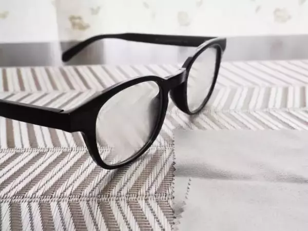 「ダイソー「メガネのくもり止め」3商品を徹底比較！ペン型、液体、クロスタイプ…全部使ってわかったこと」の画像