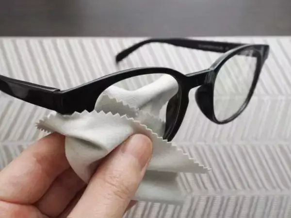 「ダイソー「メガネのくもり止め」3商品を徹底比較！ペン型、液体、クロスタイプ…全部使ってわかったこと」の画像