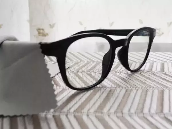 「ダイソー「メガネのくもり止め」3商品を徹底比較！ペン型、液体、クロスタイプ…全部使ってわかったこと」の画像