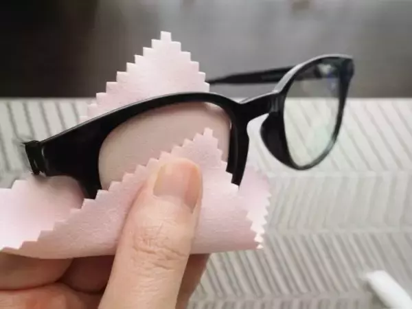 「ダイソー「メガネのくもり止め」3商品を徹底比較！ペン型、液体、クロスタイプ…全部使ってわかったこと」の画像