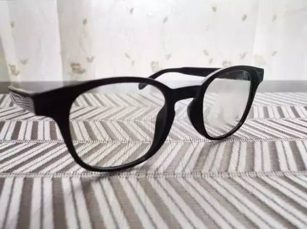 「ダイソー「メガネのくもり止め」3商品を徹底比較！ペン型、液体、クロスタイプ…全部使ってわかったこと」の画像