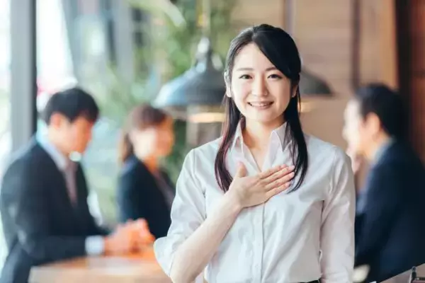「駅でぶつかりおじさんに遭遇！ 泣きそうだった私が「思わず吹き出した」通行人の神対応とは」の画像