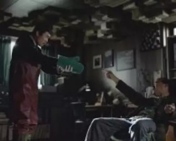 「過去に執着する男たちの滑稽さ…イ・ビョンホンが死んだ目で語る「資本主義への皮肉」に宇垣美里が感じたこと」の画像