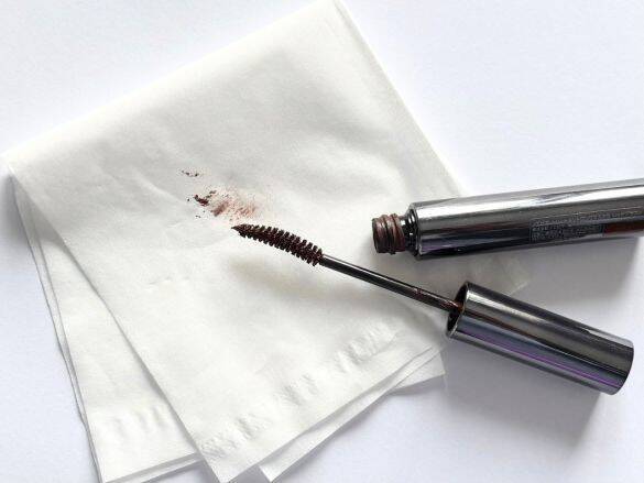 夕方になると顔が老けてる…メイク崩れで“ゾンビ目になる”問題を、二度と起こさないコツ