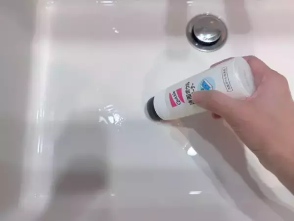 「もっと早く知りたかった！」汚れた洗面台が…手で触らず1分でピッカピカ！ 年末に試してよかった“もう手放せないクリーナー”