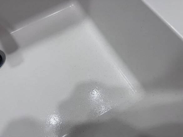 「もっと早く知りたかった！」汚れた洗面台が…手で触らず1分でピッカピカ！ 年末に試してよかった“もう手放せないクリーナー”