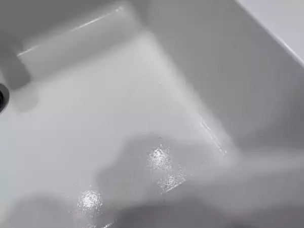 「「もっと早く知りたかった！」汚れた洗面台が…手で触らず1分でピッカピカ！ 年末に試してよかった“もう手放せないクリーナー”」の画像