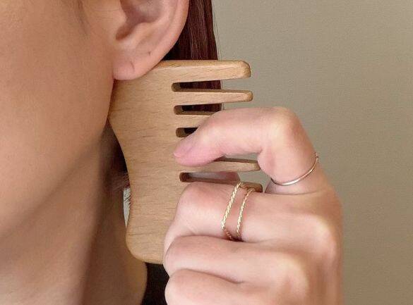 ローソンでしか買えない“無印良品のくし”がかわいすぎる！ マッサージもできて毎日の相棒に