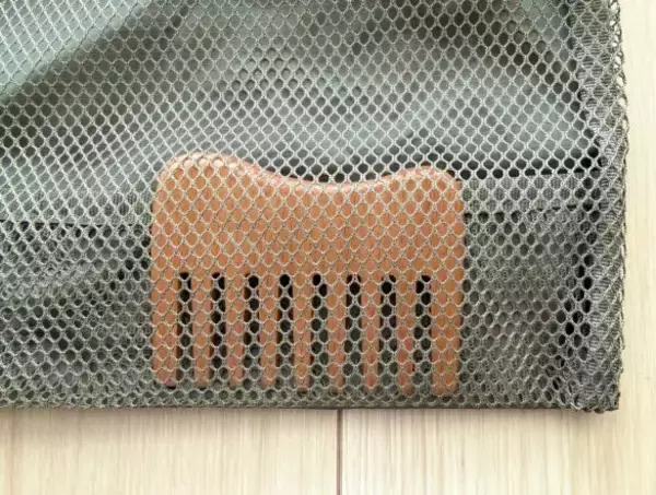 「ローソンでしか買えない“無印良品のくし”がかわいすぎる！ マッサージもできて毎日の相棒に」の画像