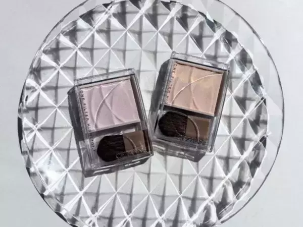 「セザンヌの爆売れハイライト693円、意外な使い方を発見！クマを隠すだけじゃなかった」の画像