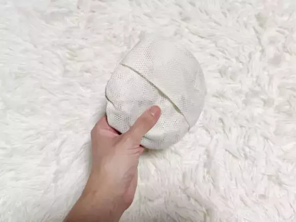 「「首の後ろだけ真っ黒…」を阻止！ユニクロの2990円ハット、肩まで覆うシェードがすごい」の画像