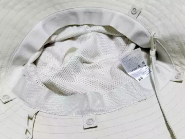 「「首の後ろだけ真っ黒…」を阻止！ユニクロの2990円ハット、肩まで覆うシェードがすごい」の画像