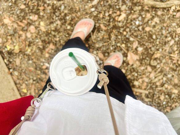 ダイソーの肩がけできる「カップスリーブ」が使える＆オシャレ！330円の割に高見えするワケ