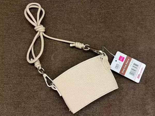 「ダイソーの肩がけできる「カップスリーブ」が使える＆オシャレ！330円の割に高見えするワケ」の画像