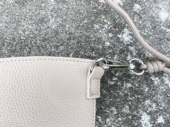 ダイソーの肩がけできる「カップスリーブ」が使える＆オシャレ！330円の割に高見えするワケ