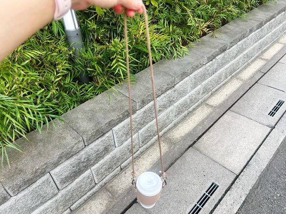 ダイソーの肩がけできる「カップスリーブ」が使える＆オシャレ！330円の割に高見えするワケ