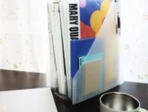 テーブル上に散乱する書類、郵便物、ふりかけ…→無印のファイルで一気に解決した！