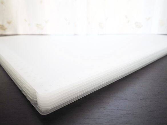 テーブル上に散乱する書類、郵便物、ふりかけ…→無印のファイルで一気に解決した！