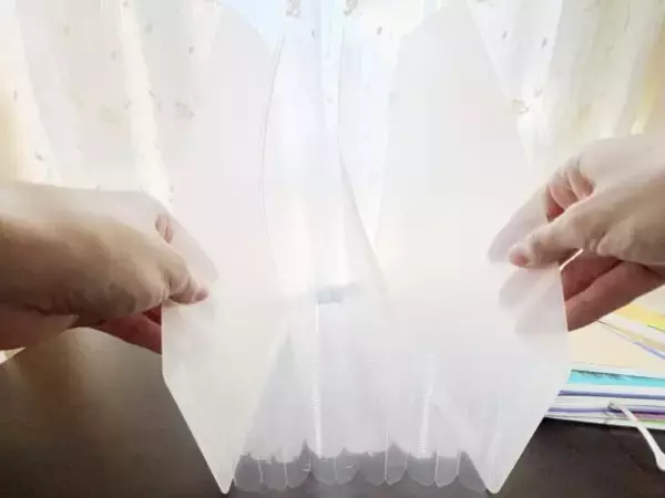 「テーブル上に散乱する書類、郵便物、ふりかけ…→無印のファイルで一気に解決した！」の画像