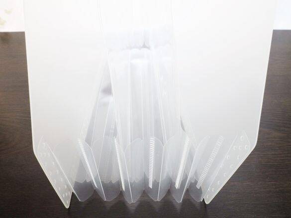 テーブル上に散乱する書類、郵便物、ふりかけ…→無印のファイルで一気に解決した！