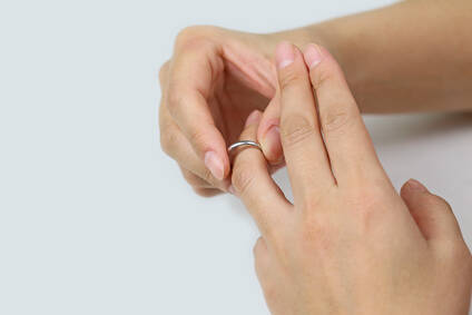 不倫相手と再婚するため夫と離婚したら…手切れ金200万と最悪の結末が！／結婚人気記事BEST