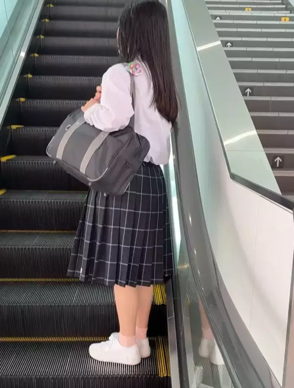 「毎日のように痴漢されていた高校生→“バッグにつけるアイテム”で4ヶ月被害ゼロに。バッジ開発者の願いとは」の画像