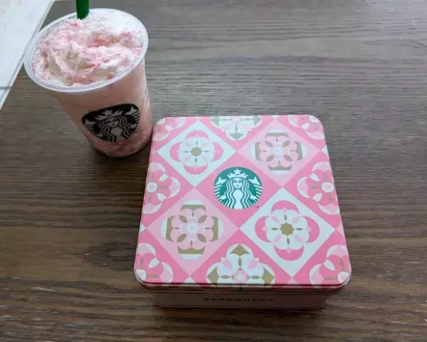 「スタバの「2800円クッキー缶」開けたら凄かった！フラペチーノやタンブラーよりも満足度高いかも」の画像