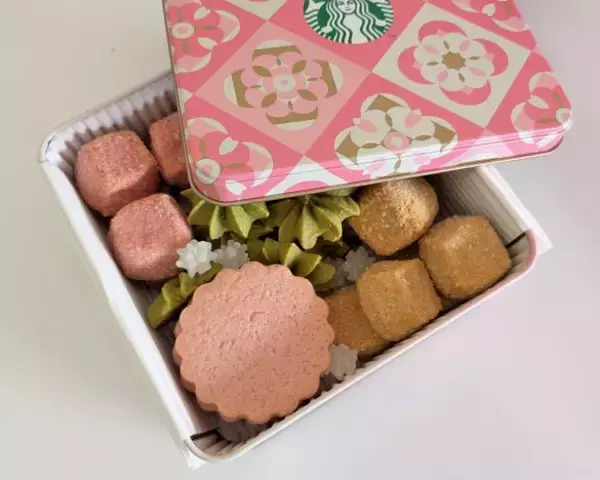 「スタバの「2800円クッキー缶」開けたら凄かった！フラペチーノやタンブラーよりも満足度高いかも」の画像