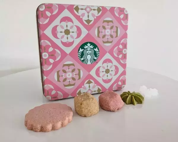 「スタバの「2800円クッキー缶」開けたら凄かった！フラペチーノやタンブラーよりも満足度高いかも」の画像